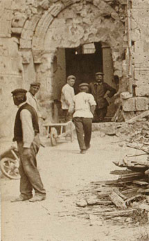Le déblaiement des ruines de l'église d'Ambleny, 1919